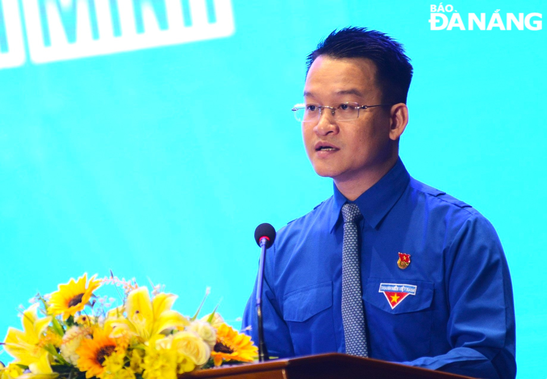 Secretary of the municipal Youth Union Nguyen Manh Dung speaking at the event