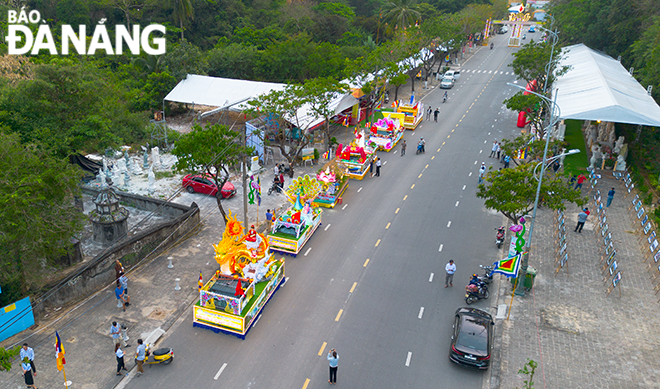 Thời gian diễu hành: Từ 18 giờ 00 đến 20 giờ 30 trong 4 ngày, từ ngày ngày 25-3 đến 28-3 (nhằm ngày 16, 17, 18, 19 Âm lịch).