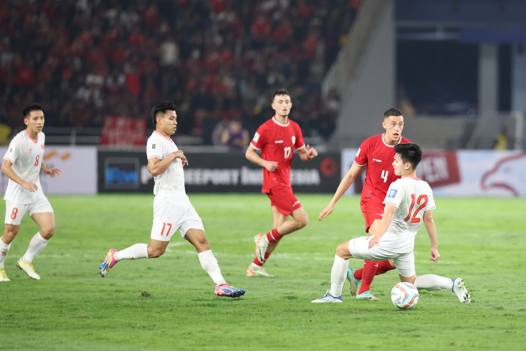 Đội tuyển Việt Nam (áo trắng) được kỳ vọng giành chiến thắng trước Indonesia trong trận tái đấu trên sân Mỹ Đình. Ảnh: PSSI