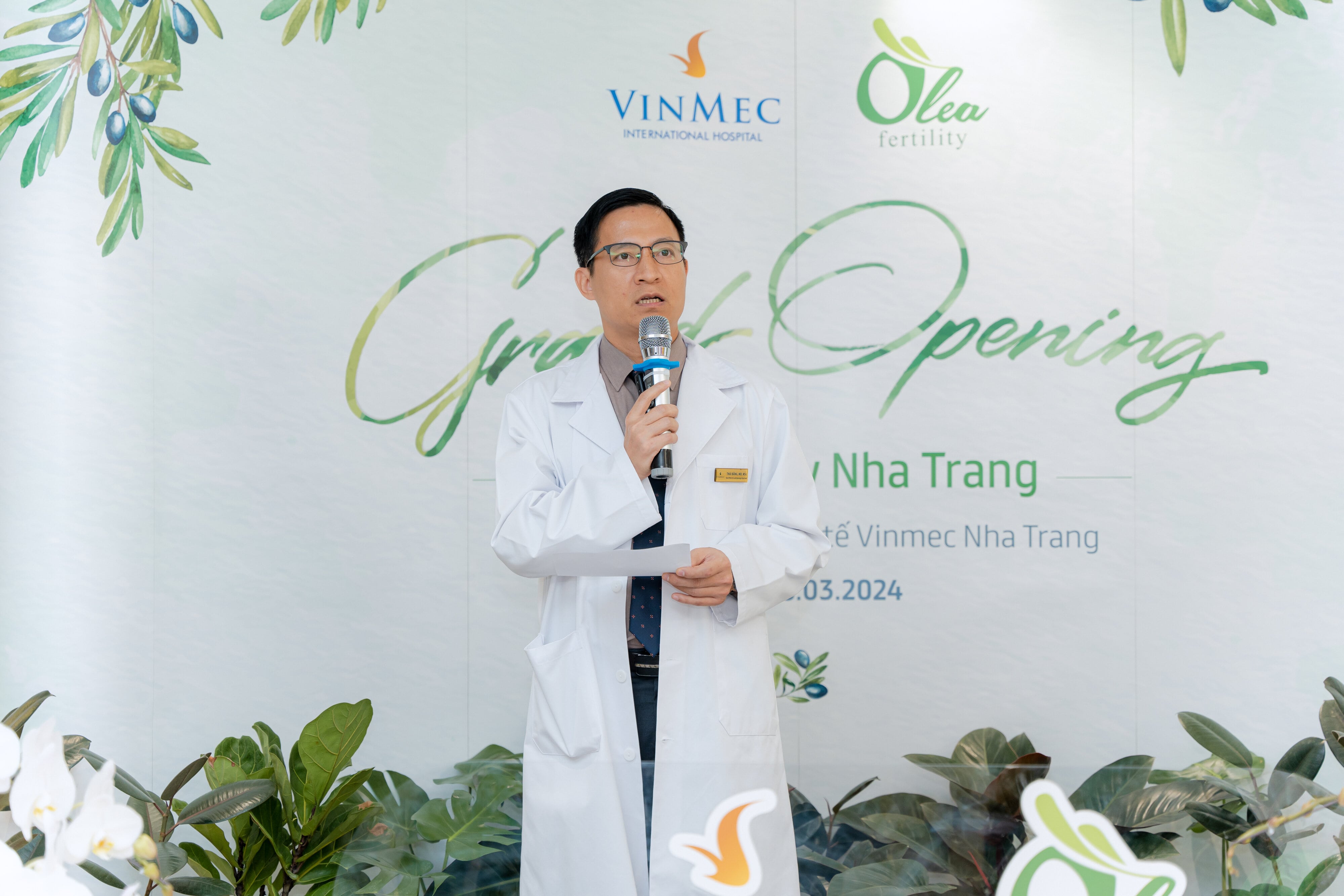 ThS.BSCKII Thái Bằng - Giám đốc Bệnh viện ĐKQT Vinmec Nha Trang chia sẻ trong Lễ khai trương Trung tâm Hỗ trợ sinh sản Olea Nha Trang.