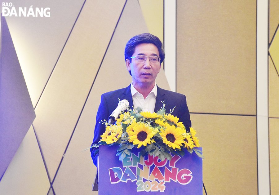 Vice Chairman of the Da Nang People's Committee Tran Chi Cuong delivering his speech at the programme