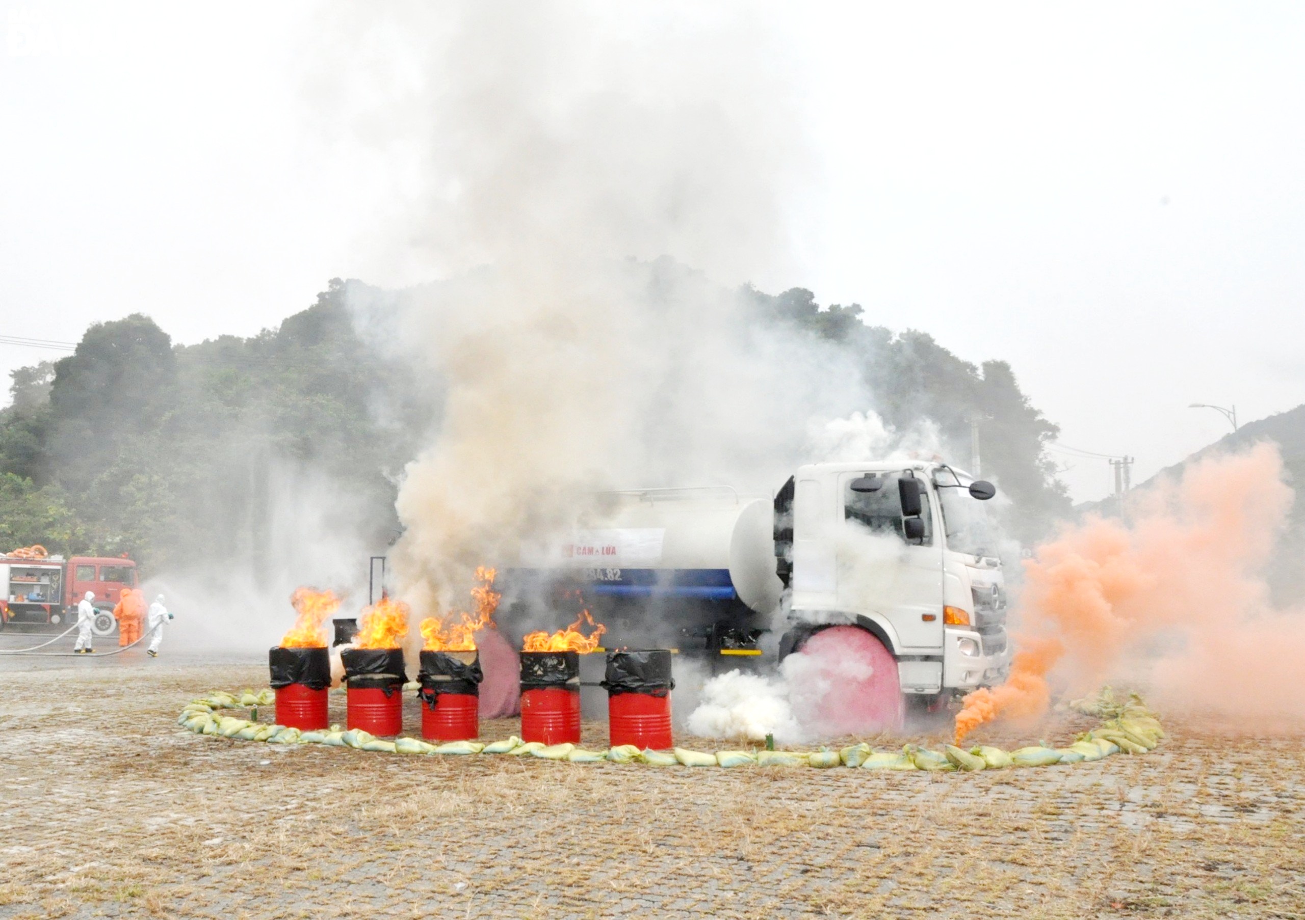 Leaking fuel spilling from a gasoline tanker encountered a heat source, causing . Photo: LE HUNG