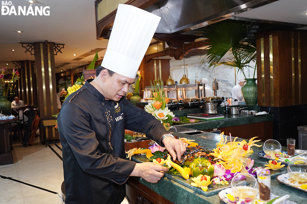 The ‘Kinh ngu hoa long’ dish is beautifully garnished by the chef. Photo: THU HA