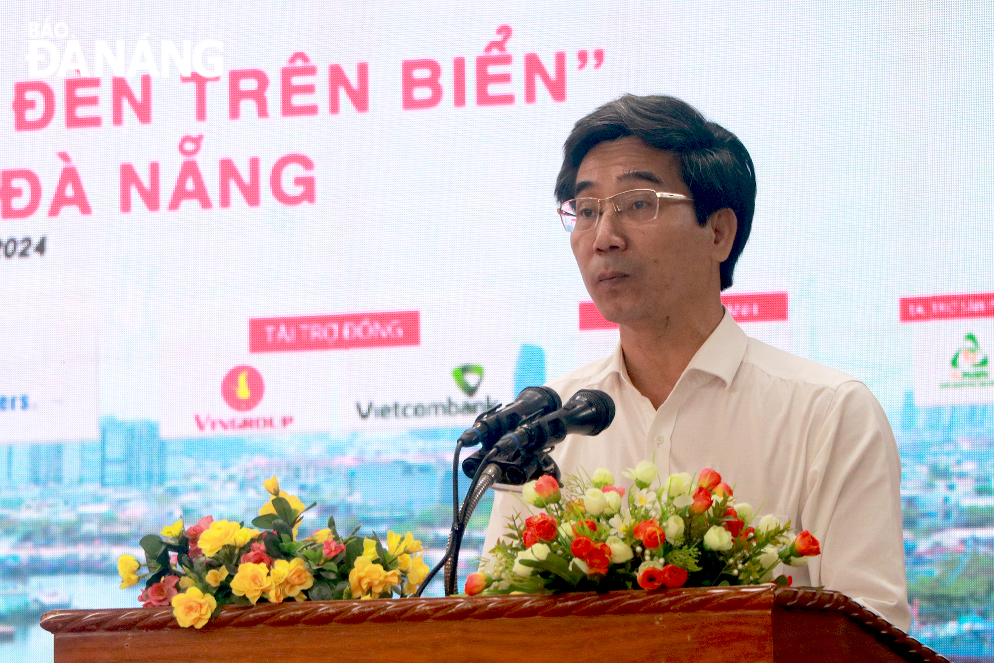 Vice Chairman of the Da Nang People's Committee Tran Chi Cuong speaking at the programme