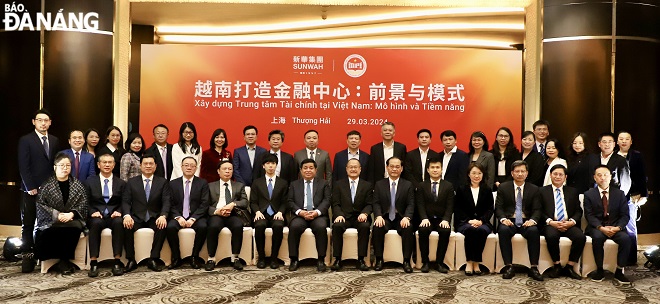 The Da Nang delegation posing for a souvenir photo at the talk show. Photo courtesy of the delegation