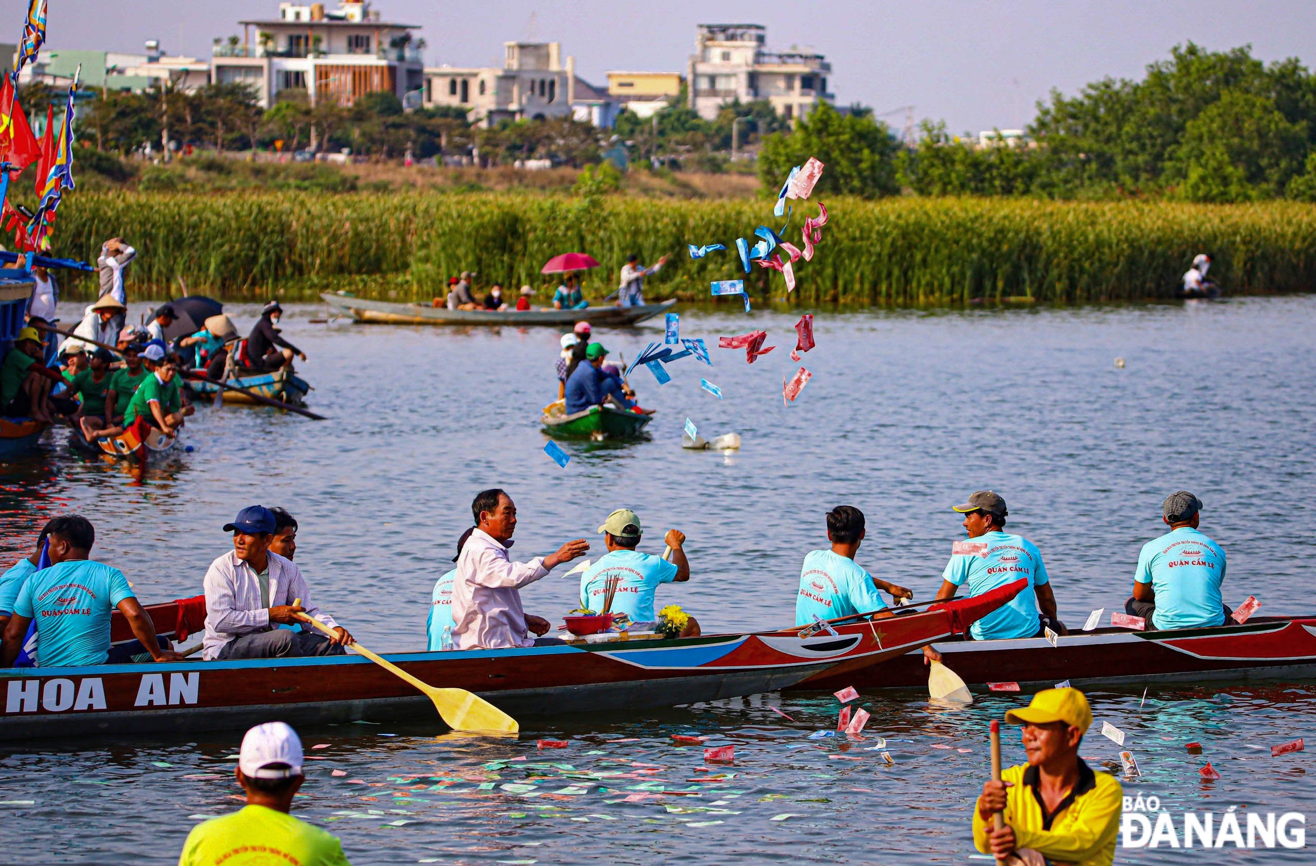 The participating teams throw out papers to perform a river ritual before departure time