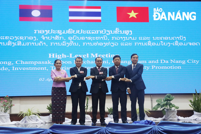 Leaders of Quang Nam and Da Nang (Viet Nam), Sekong and Champasak (Laos) and Ubon Ratchathani (Thailand) attended the meeting. PHOTO: S.TRUNG