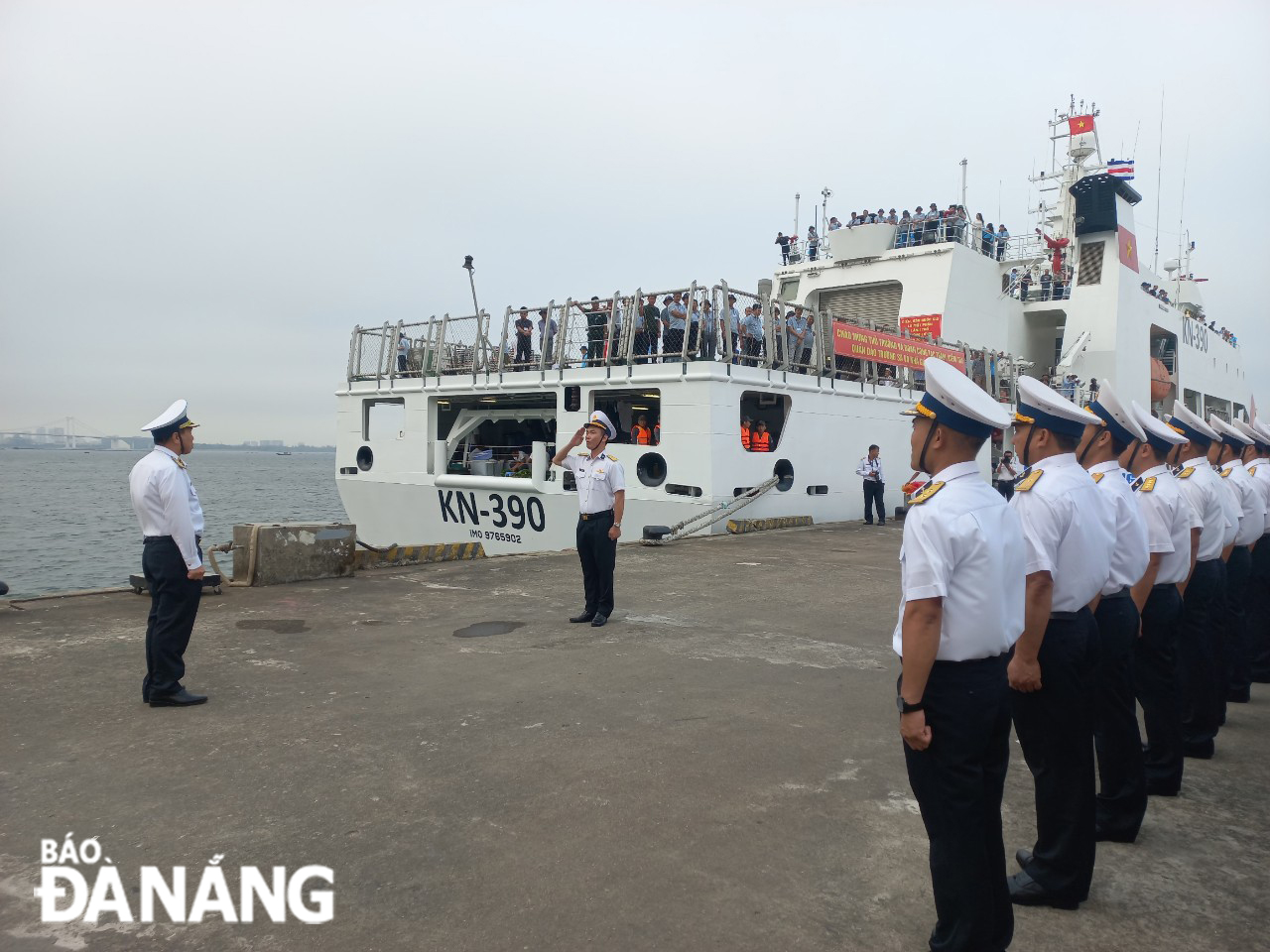 Rear Admiral Pham Van Hung, Deputy Chief of the Staff of the Viet Nam People's Navy (left) checking the Honor Guard and issuing the departure order of the Working Group No. 5 to visit officers, soldiers and people of Truong Sa Island District, Khanh Hoa Province.