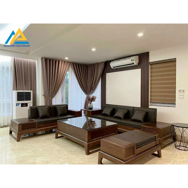 Sofa gỗ bàn giao tại nhà khách hàng.