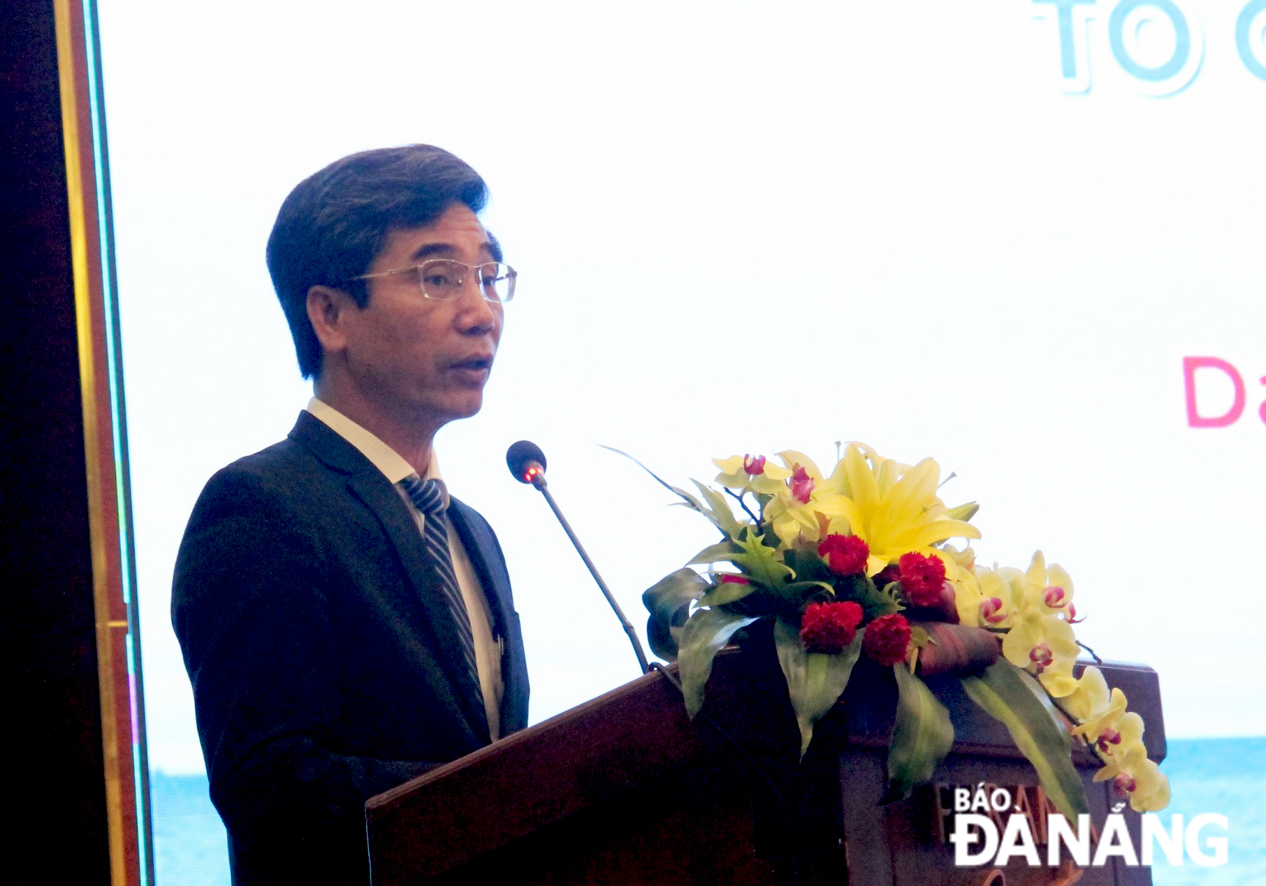  Vice Chairman of the Da Nang People's Committee Tran Chi Cuong speaking at the opening ceremony of the conference