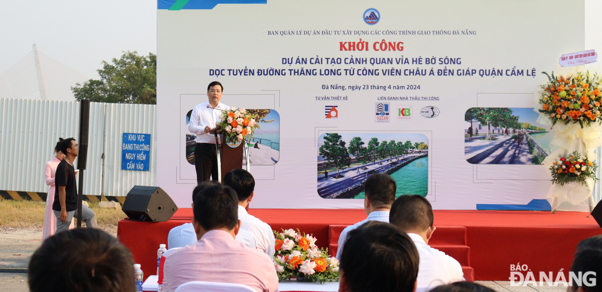 A view seen from the groundbreaking ceremony of the project to embellish the landscape of sidewalks and riverbanks along a section of Thang Long Street. Photo: HOANG HIEP