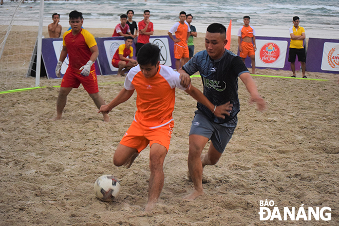 Thai Tri FC (in orange) defeated HSV FC in the final to win the championship