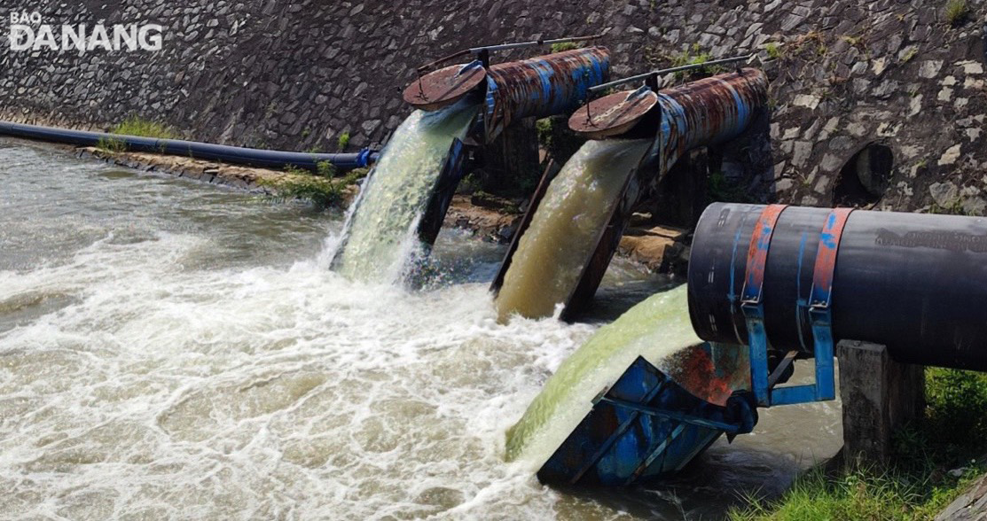 Nguồn nước từ sông Yên tại thượng lưu đập dâng An Trạch được bơm về Nhà máy nước Cầu Đỏ. Ảnh: H.H