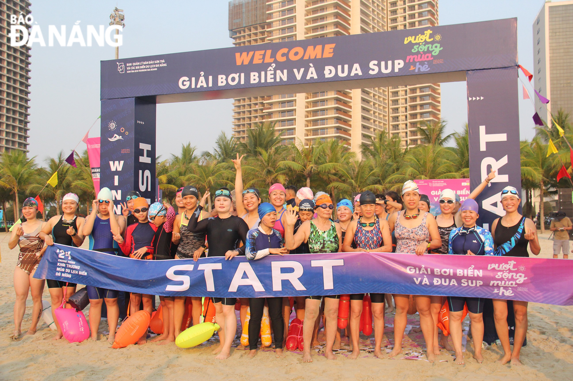 From early morning, athletes gathered on the Pham Van Dong Beach to participate in the tournaments