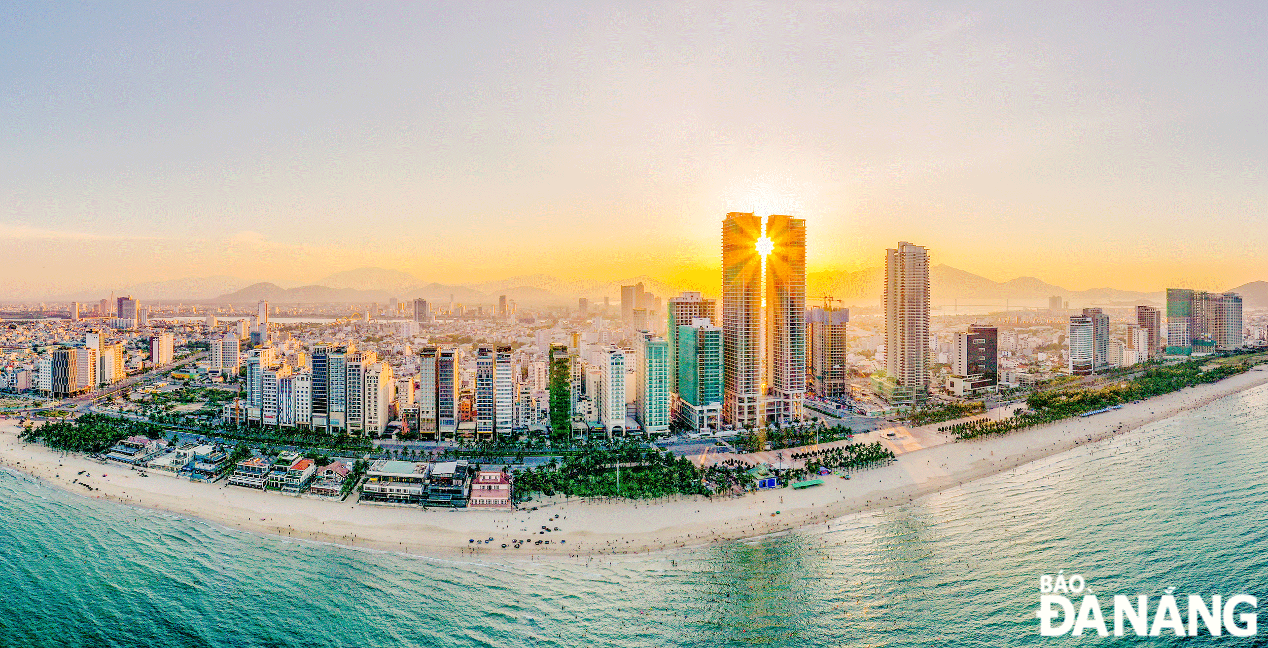 Da Nang aims to become a large, ecological, smart, and unique city. Beautiful Da Nang isseen from above. Photo: HUY LE