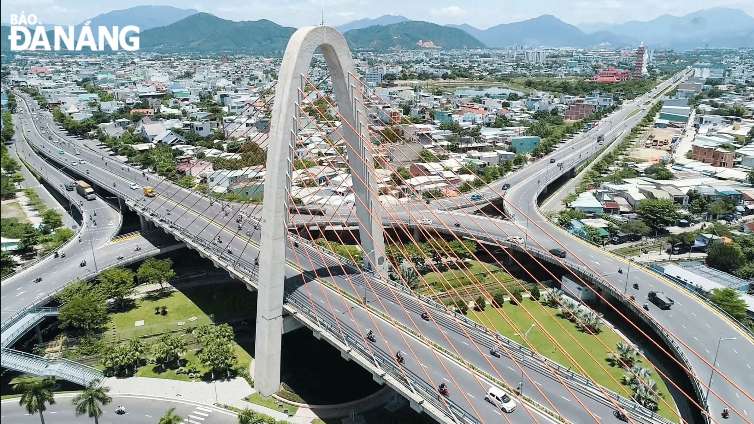 A different angle of the Hue T-junction overpass. Photo: THANH LAN