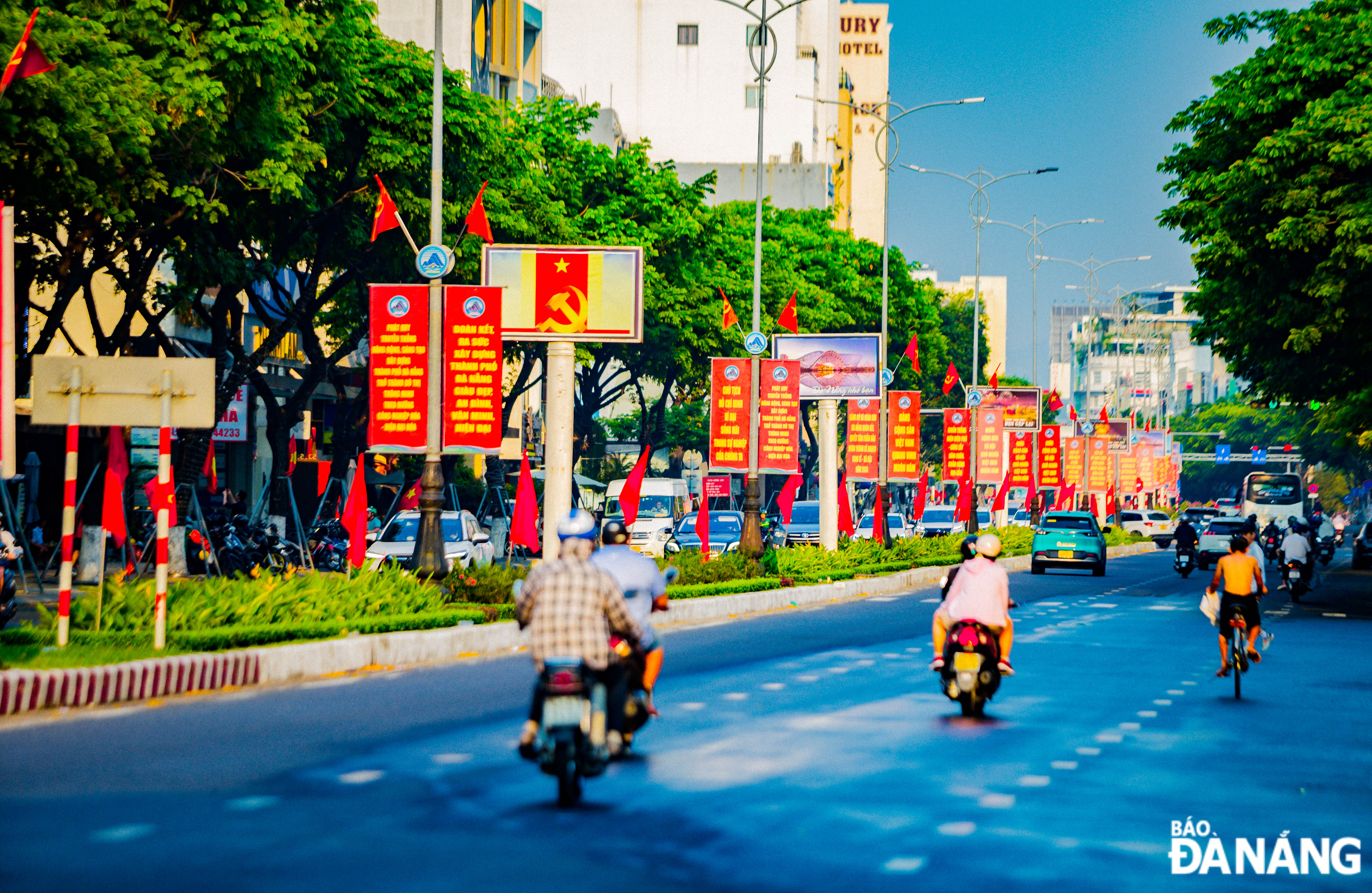 Every street of the city is decorated with brilliant national flags, banners, and hoardings to celebrate the 49th anniversary of Reunification Day (April 30, 1975 - April 30, 2024) and 138 years of International Workers' Day (May 1, 1886 - May 1, 2024).