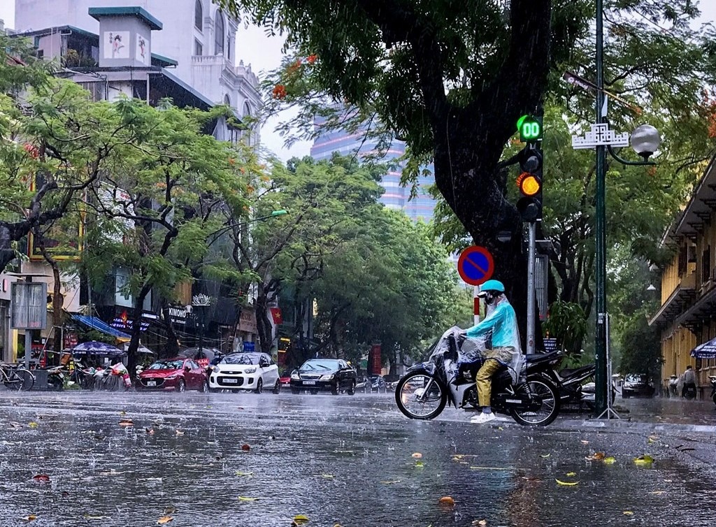 Thời tiết ngày 7-5: Bắc Bộ tiếp tục mưa rào và dông, Trung và Nam Bộ nắng nóng trở lại