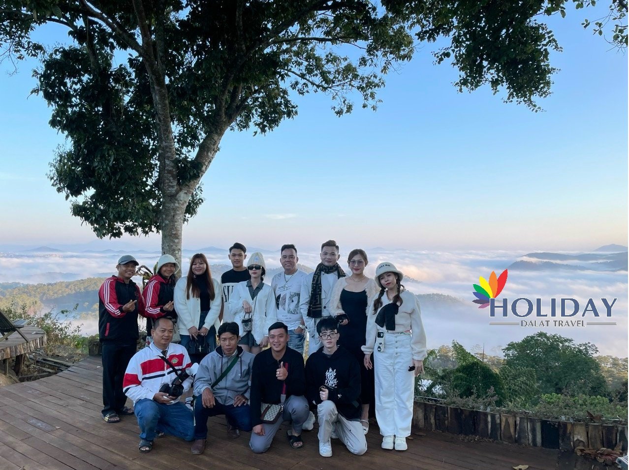 Dalat Holiday Travel - Chuyên tour săn mây Đà Lạt đón bình minh cực rẻ