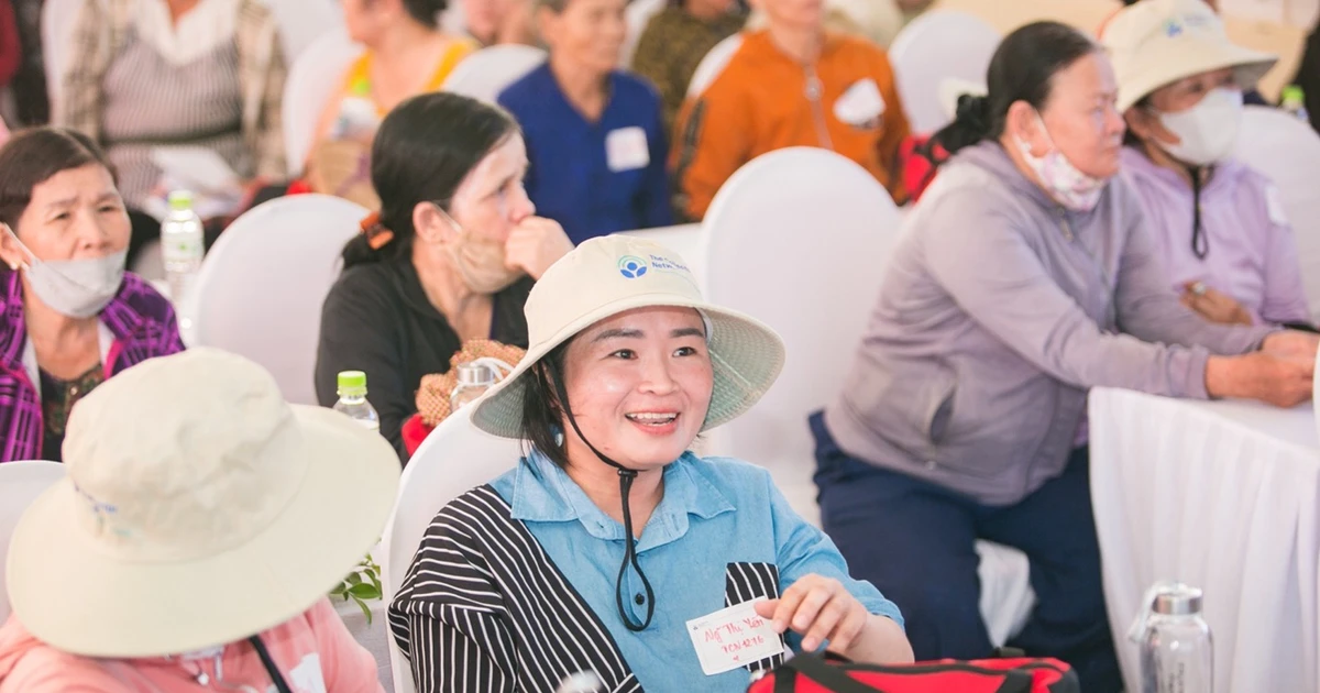Công ty TNHH Nước giải khát Coca-Cola Việt Nam và Mạng lưới Người thu gom hỗ trợ người thu gom rác thải phi chính thức tại thành phố Đà Nẵng