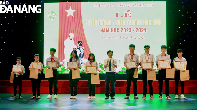 Quận Sơn Trà tổ chức tuyên dương, khen thưởng 194 học sinh tiêu biểu