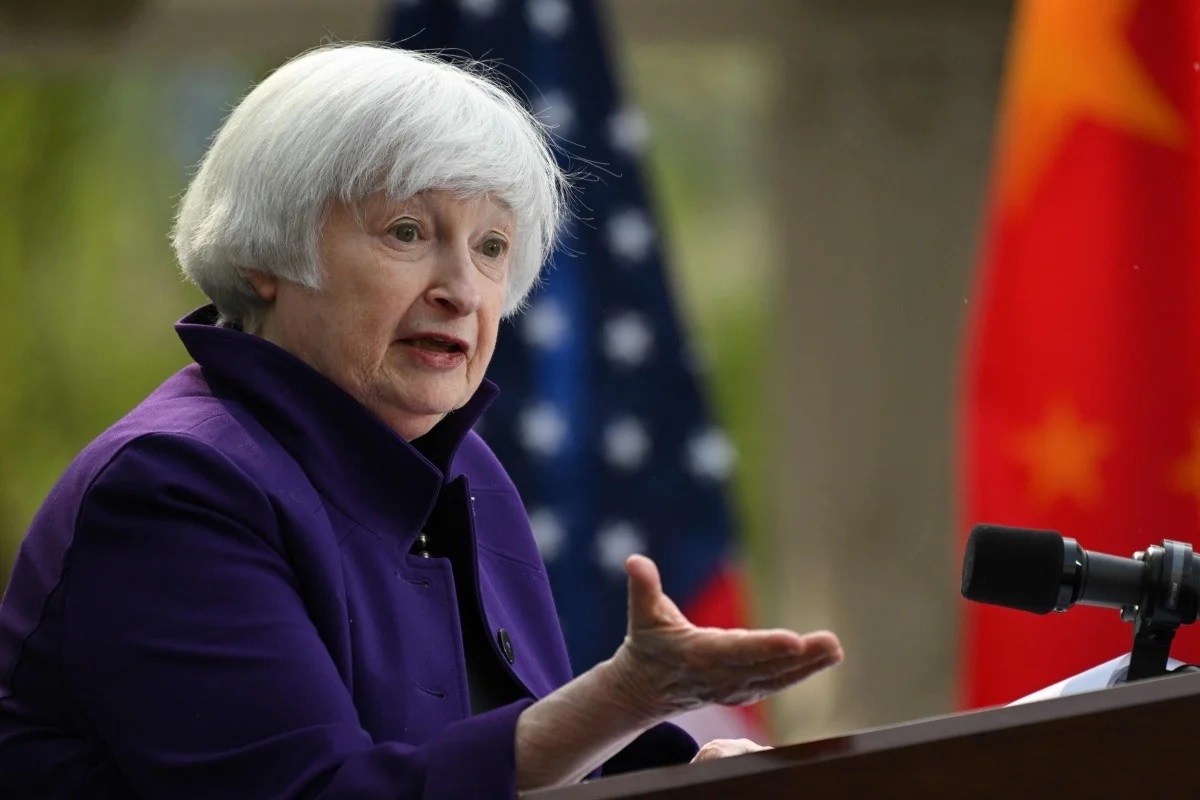 Bộ trưởng Tài chính Mỹ Janet Yellen phát biểu tại cuộc họp báo ở Bắc Kinh (Trung Quốc) vào ngày 8-4 trong chuyến thăm Trung Quốc kéo dài một tuần. Ảnh: AFP	