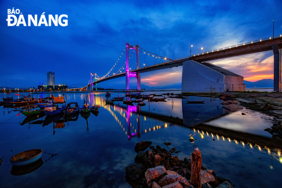 The colourful lights of the Thuan Phuoc Bridge as the night gradually falls