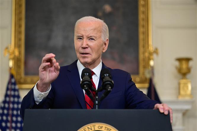 Tổng thống Mỹ Joe Biden phát biểu sau khi ký ban hành luật về gói viện trợ nước ngoài tại Nhà Trắng, Washington DC., ngày 24/4/2024. Ảnh: AFP/TTXVN