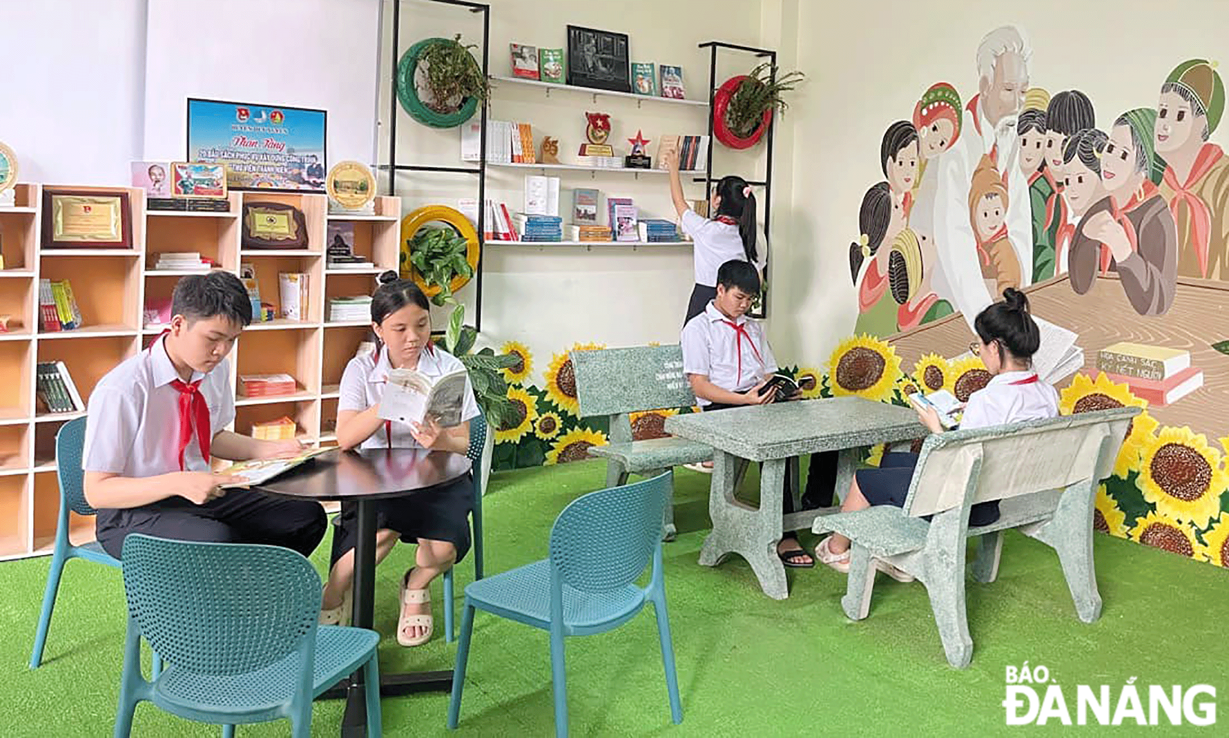 Youth Union organization in Hai Chau District created a reading corner and digital space named 