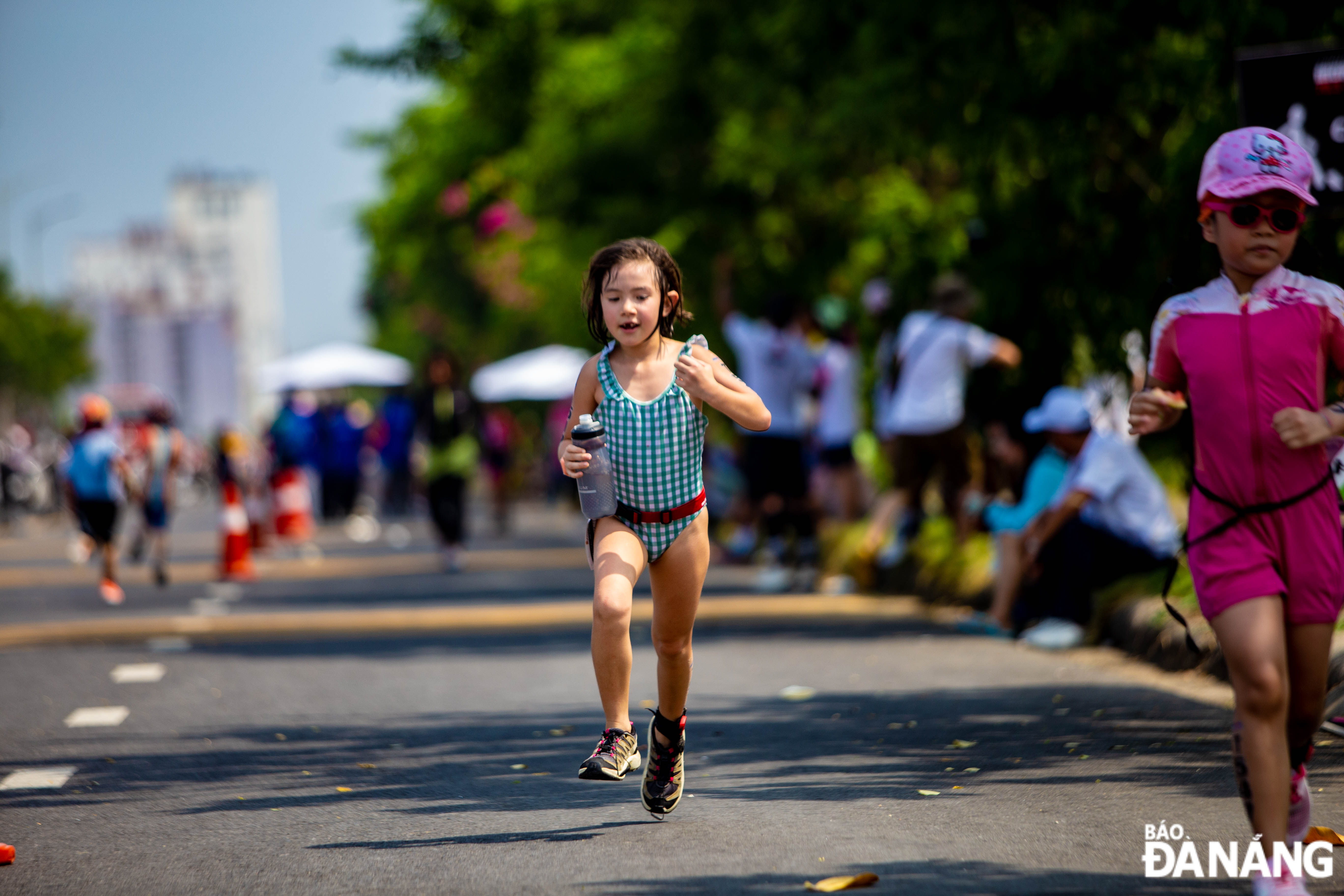 The foreign child athlete sprinting to the finish line