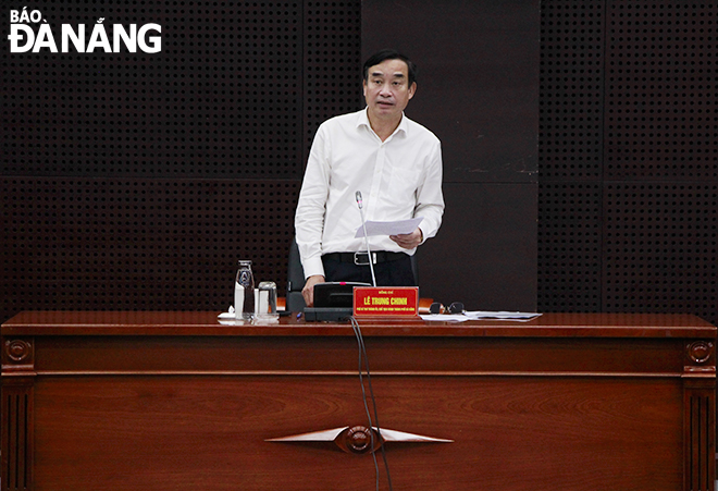 Chủ tịch UBND thành phố Lê Trung Chinh phát biểu kết luận buổi họp. Ảnh: X.D