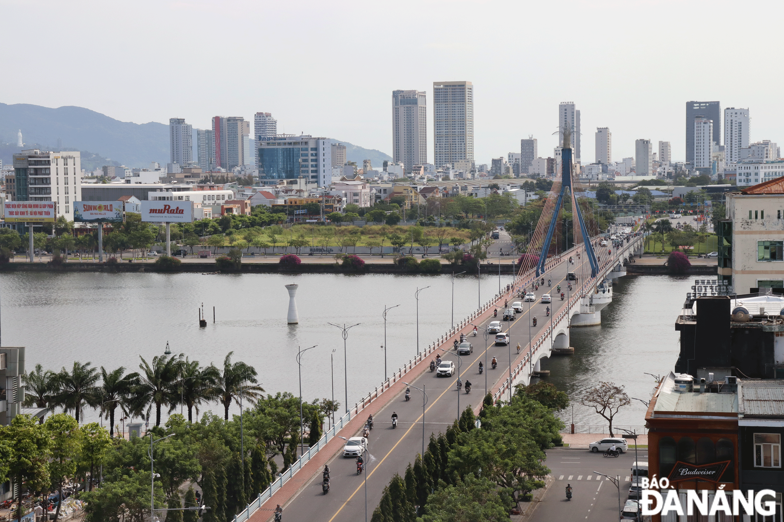 The urban subdivision planning along the Han River and the east bank of the river is oriented to develop as the urban center of Da Nang. Photo: HOANG HIEP