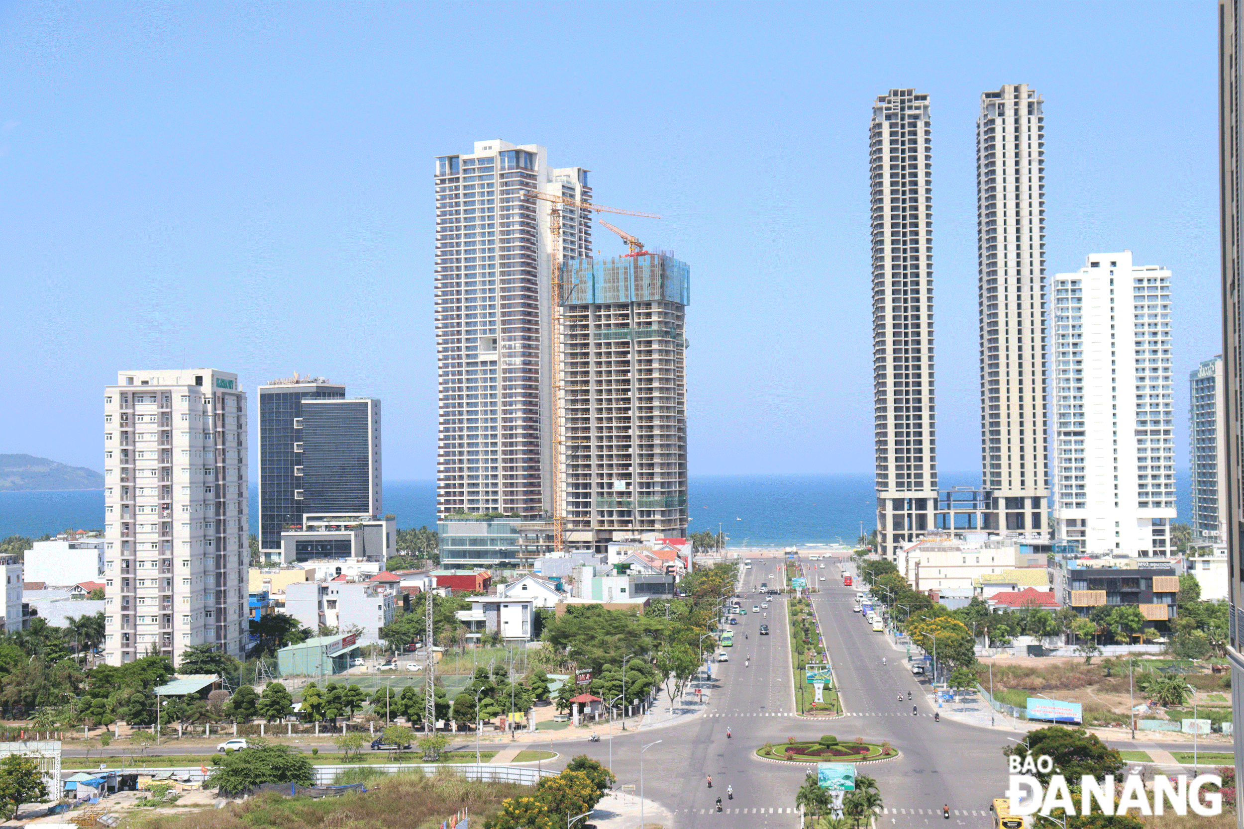 Two clusters of buildings at the corner of Vo Nguyen Giap and Pham Van Dong streets are a modern urban highlight of Da Nang. Photo: HOANG HIEP