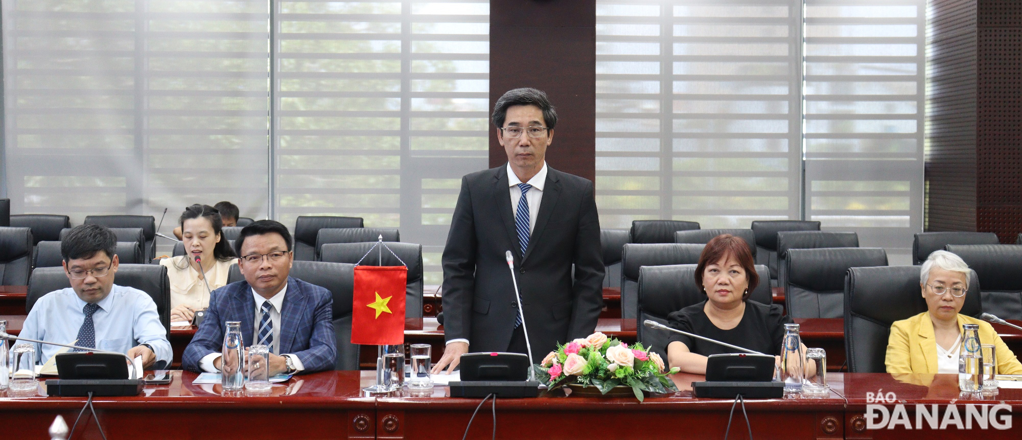 Vice Chairman of Da Nang People's Committee Tran Chi Cuong speaking at the working session. Photo: HOANG HIEP