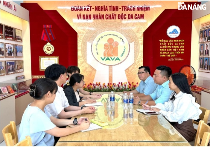 Leaders of the Da Nang Association of Victims of AO/dioxin working with representatives from JICA in Viet Nam