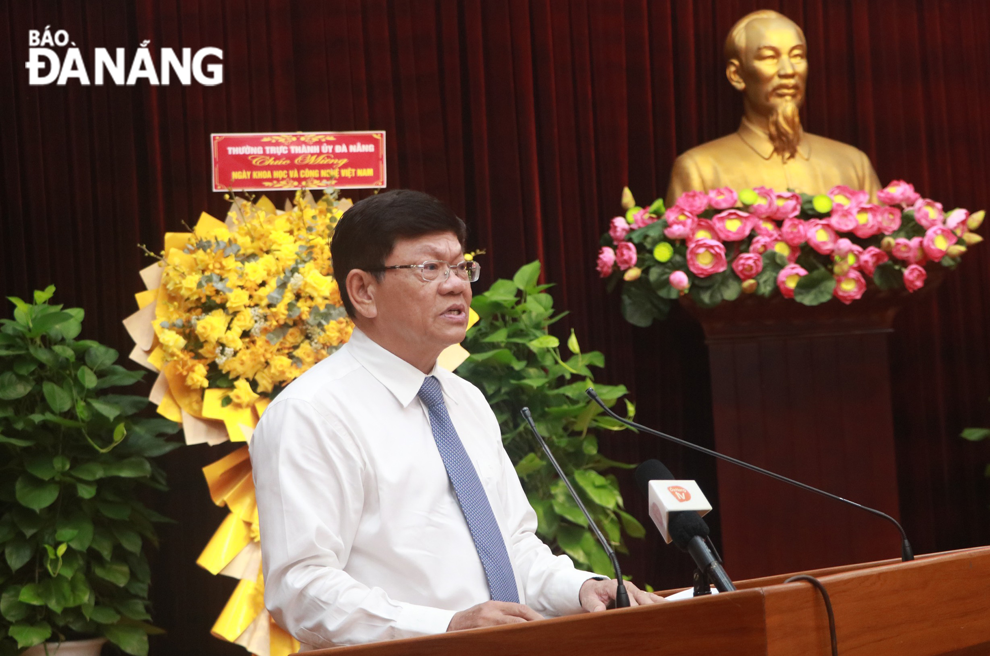 Dr. Vo Cong Tri, Chairman of the city’s Union of Science and Technology Associations, at the event