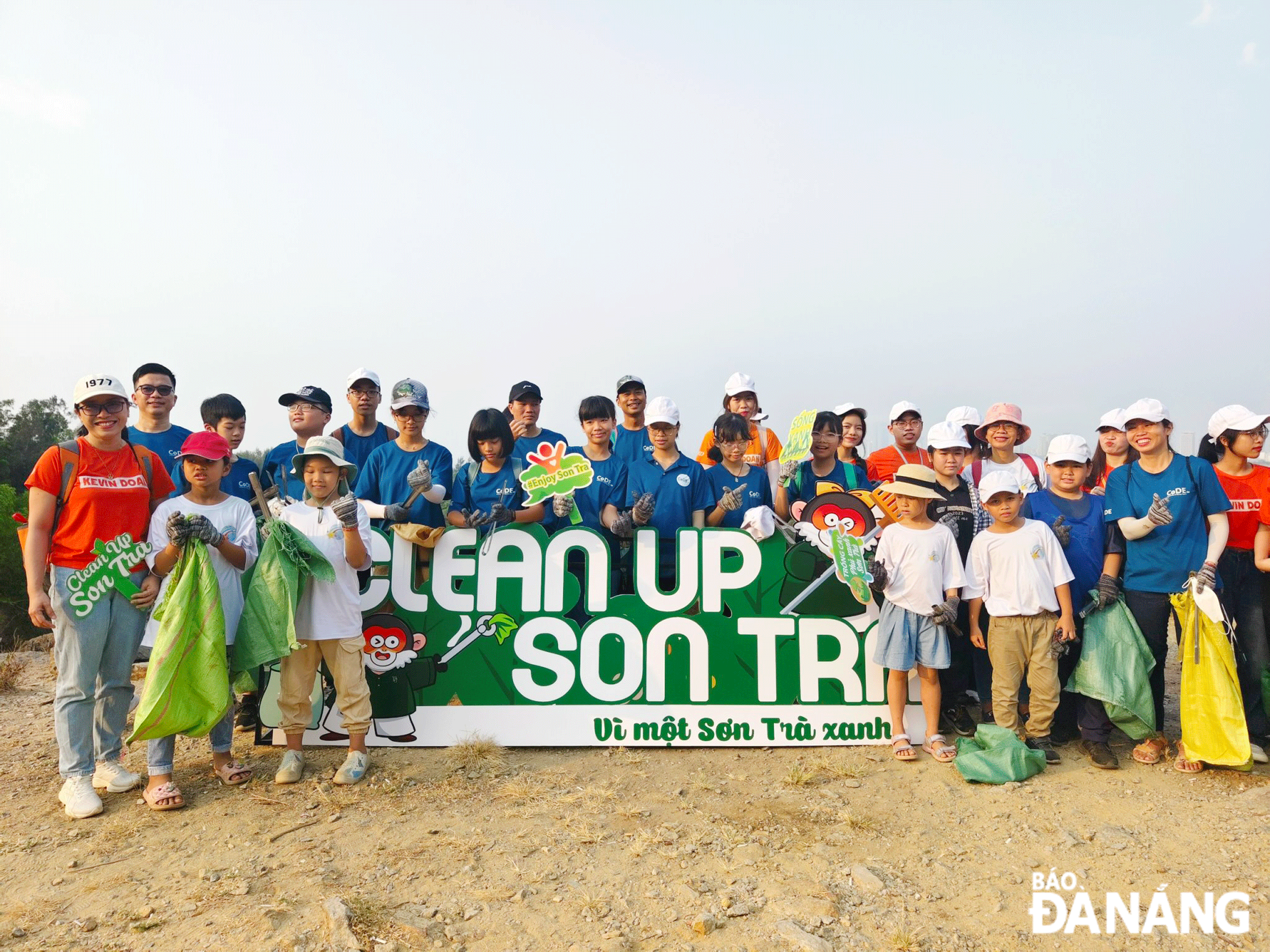 Volunteers participating in the programme ‘Clean up Son Tra - For a green Son Tra’ in April 2024. Photo: M.Q