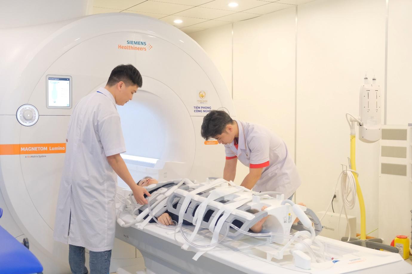 Máy MRI 3.0 Tesla Lumina hiện đại nhất của hãng Siemens - Đức chuyên cho tầm soát sớm ung thư, đột quỵ tại Thiện Nhân Đà Nẵng.