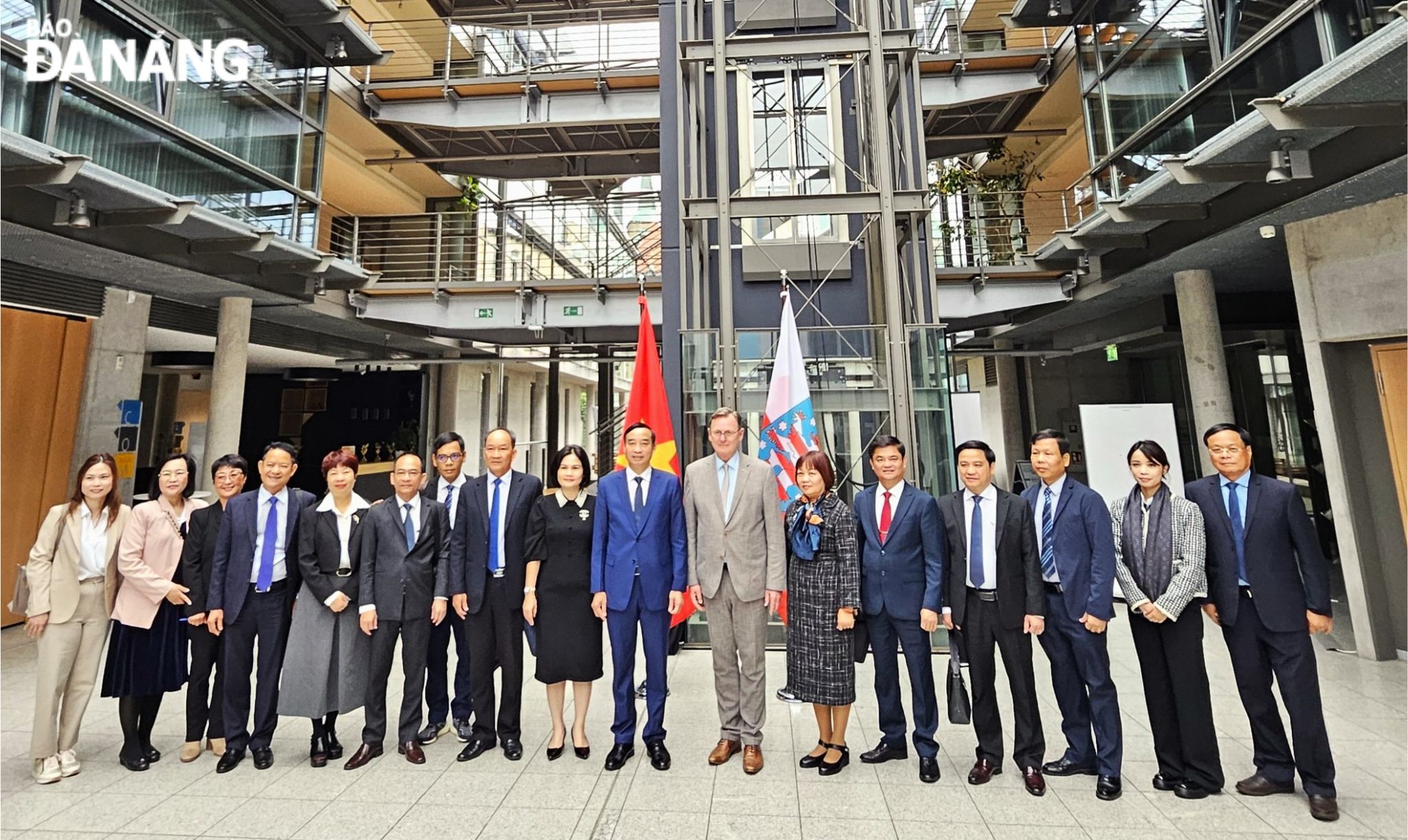 The Da Nang delegation visited the Conference Building of the Thuringen State Economic Development Office. 