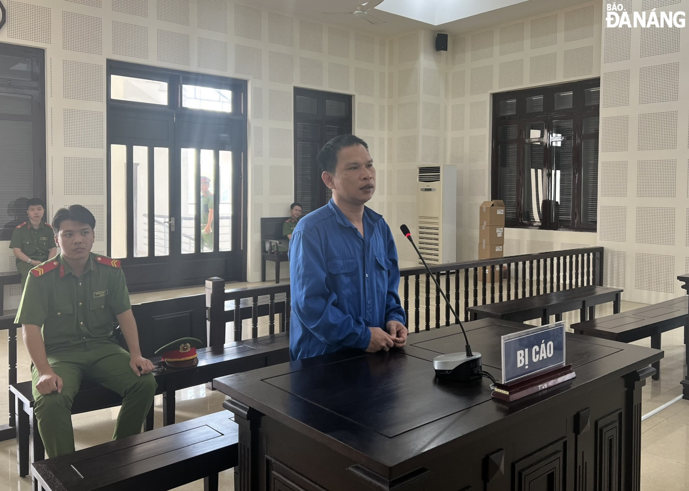 Bị cáo Nguyễn Quốc Việt tại phiên tòa sơ thẩm. Ảnh: L.H