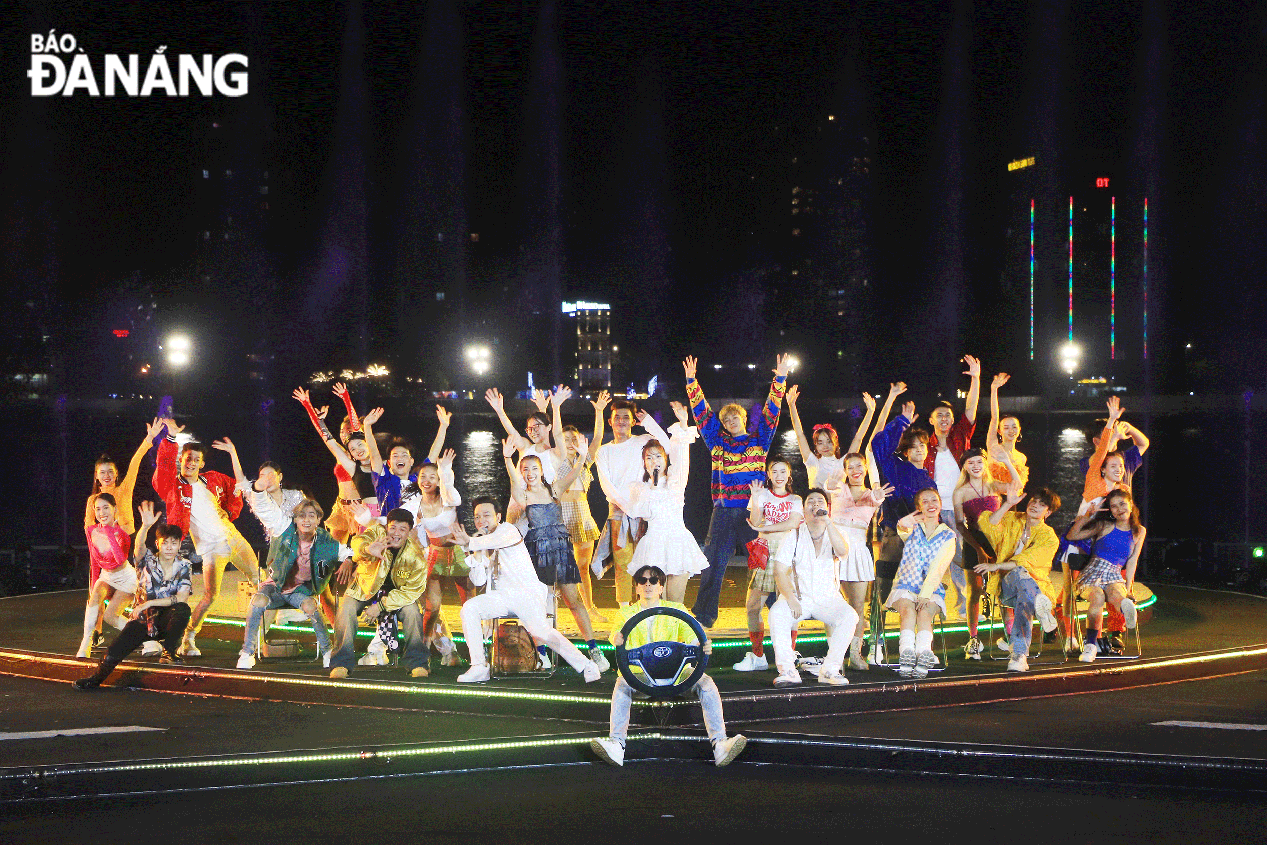 An arts performance performed by artists of the Trung Vuong Theater. Photo: X.D