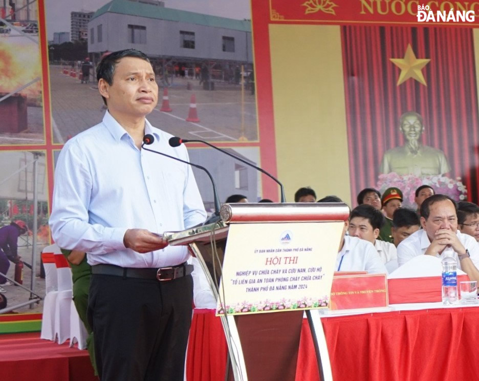 Permanent Vice Chairman of the municipal People's Committee Ho Ky Minh speaking at the opening ceremony of the competition