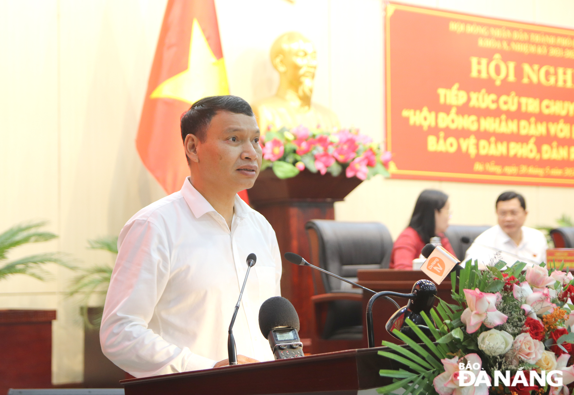 Phó Chủ tịch Thường trực UBND thành phố Hồ Kỳ Minh tiếp thu, giải trình tại hội nghị. Ảnh: TRỌNG HUY