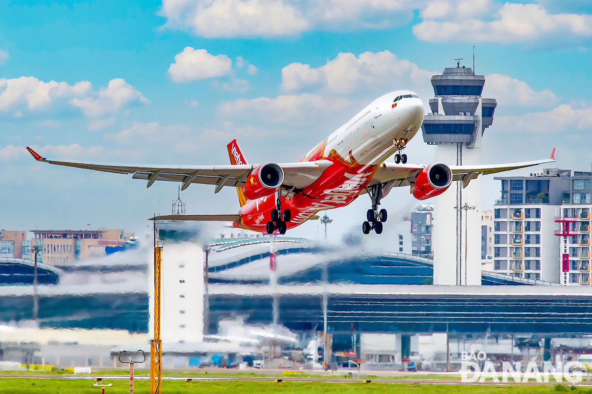 A Vietjet plane is taking off.