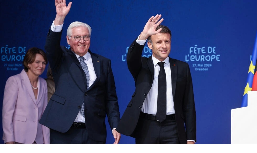 Tổng thống Pháp Emmanuel Macron (bên phải) và Tổng thống Đức Frank-Walter Steinmeier tại một sự kiện ở miền đông nước Đức ngày 27-5. Ảnh: AFP