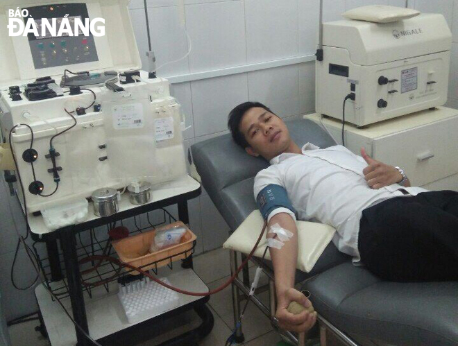 Mr. Duong Van Rin during a humanitarian blood donation campaign