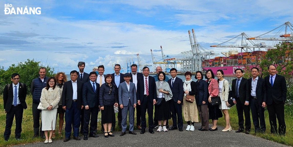 The Da Nang delegation visiting the Le Havre Port in France. 