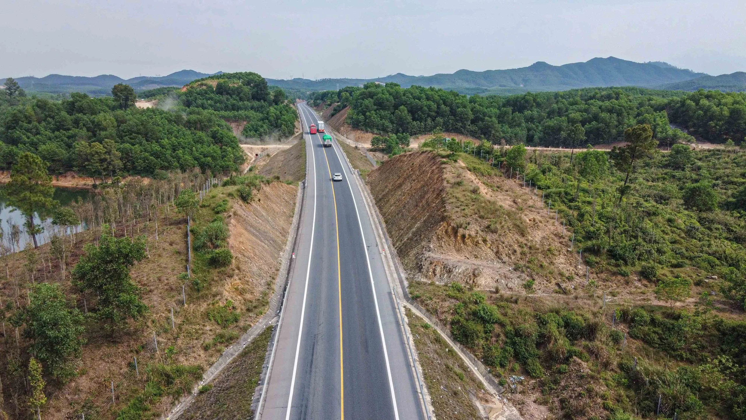 Đề xuất nâng cấp mở rộng 28 tuyến cao tốc, trong đó có tuyến La Sơn - Hòa Liên