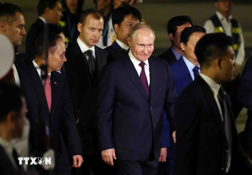 Tổng thống Vladimir Putin bắt đầu chuyến thăm cấp Nhà nước tới Việt Nam