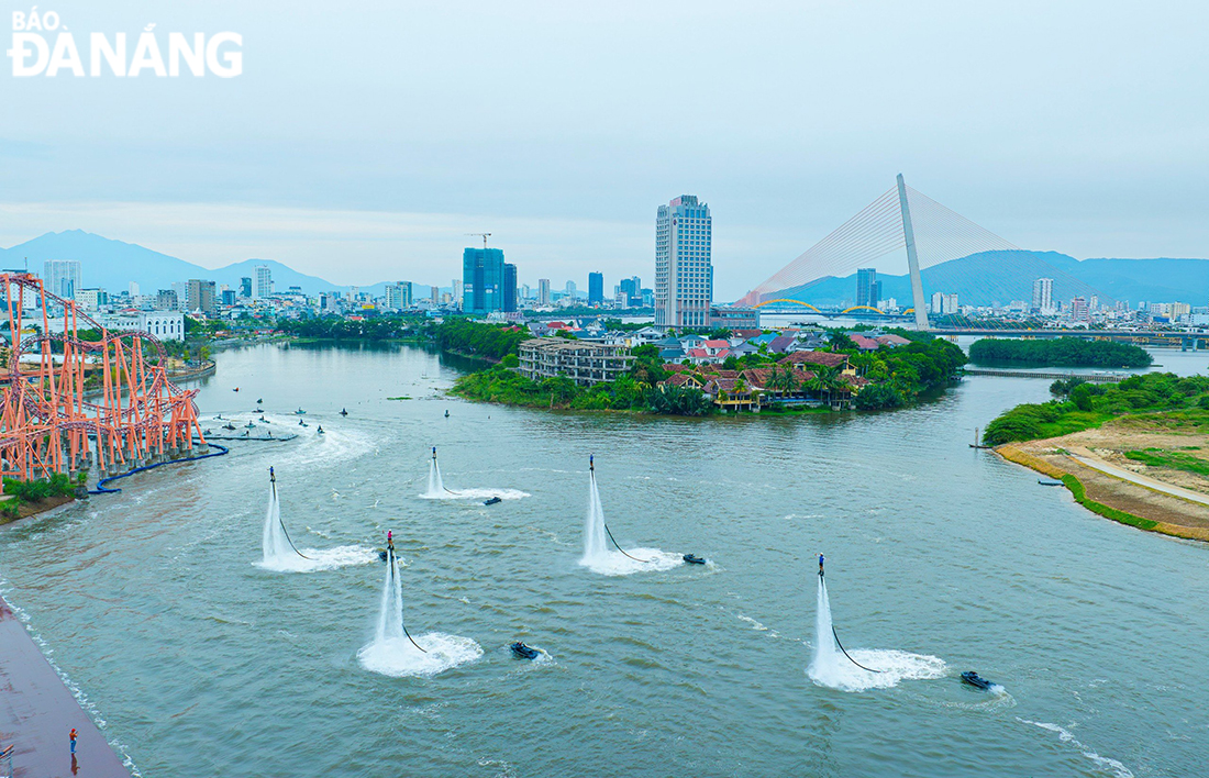 For the first time, underwater adventure sports and art performance activities will be held in Da Nang, creating a new and unique space. Photo courtesy of the Da Nang Art Photography Association